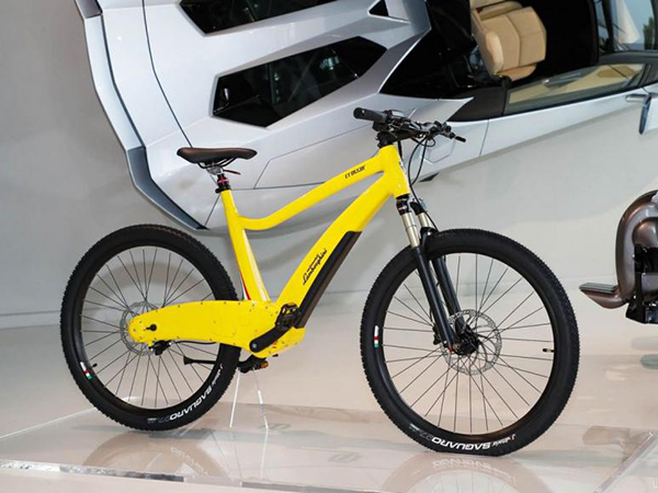 لامبورجيني تكشف عن أول درجاتها الكهربية المذهلة